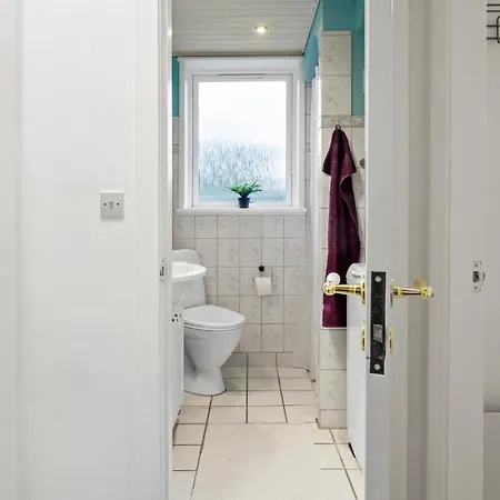 Nice Home In Middelfart With Wifi بيت للعطل