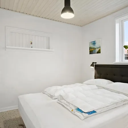 Nice Home In Middelfart With Wifi بيت للعطل *