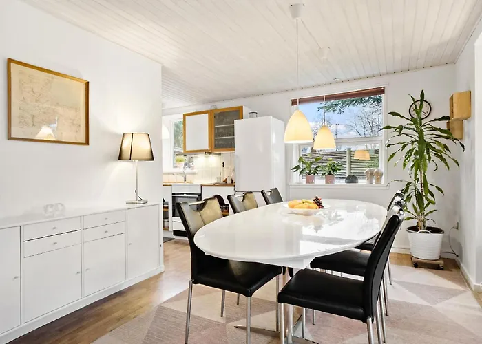 בית נופש Four-bedroom In