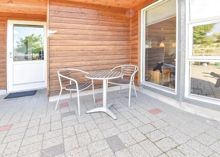 בית נופש Four-bedroom In